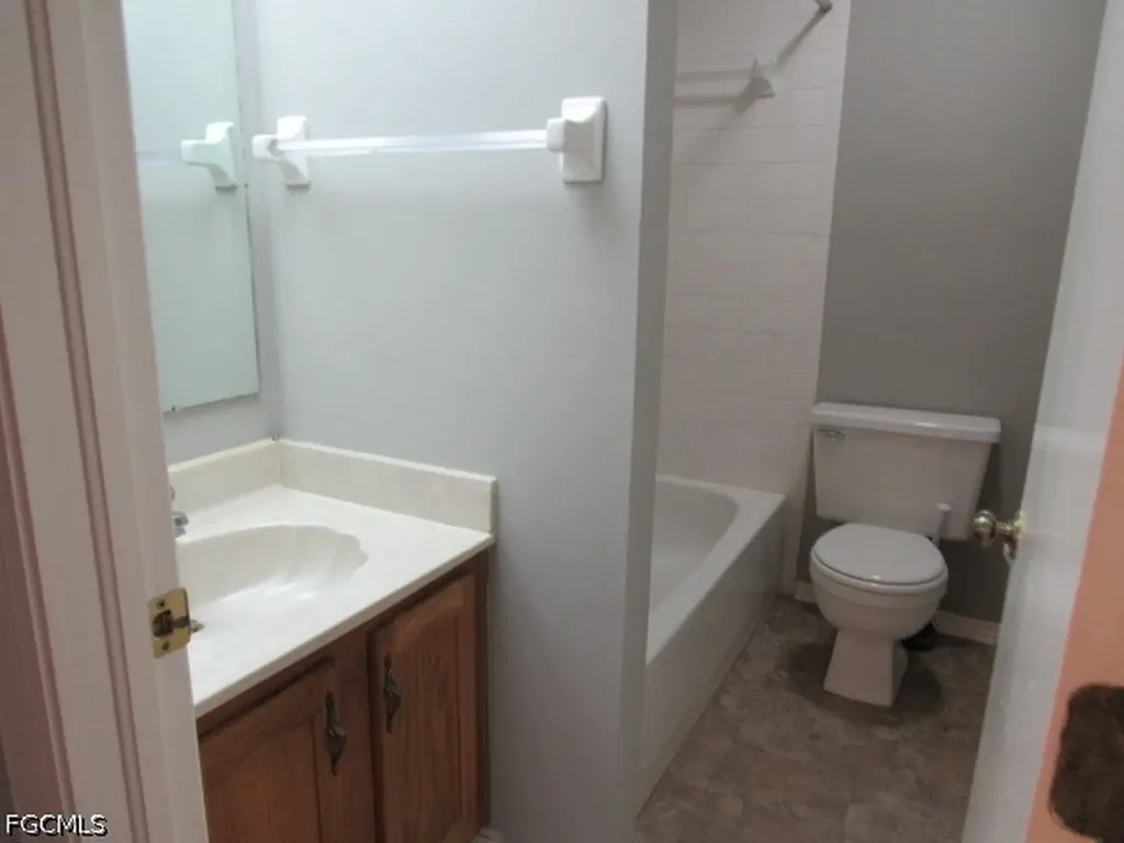 10022 Oxfordshire Lane Fort Myers FL 33908