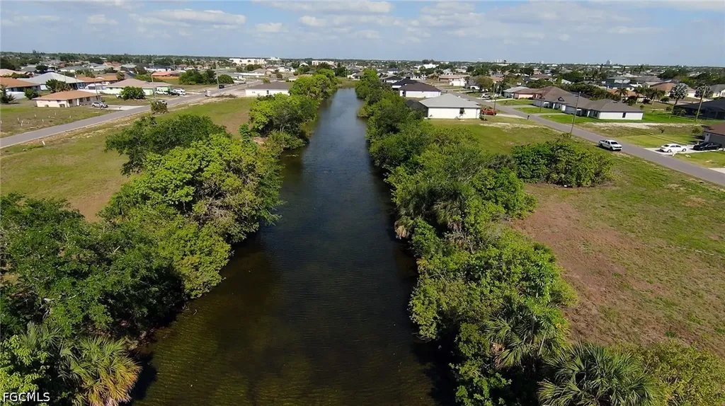 1105 NE 15th Terrace Cape Coral FL 33909
