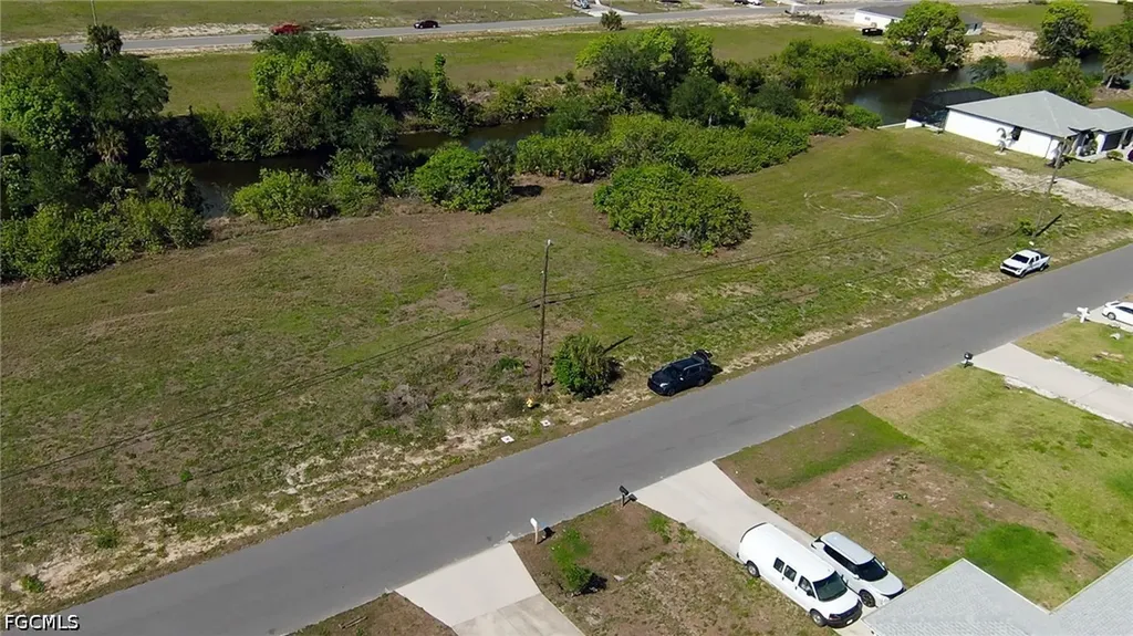 1105 NE 15th Terrace Cape Coral FL 33909