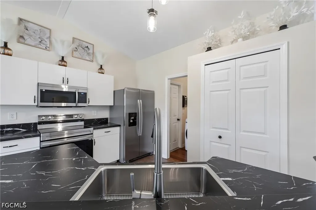 241 SW 34th Terrace Cape Coral FL 33914