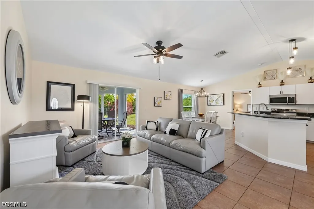 241 SW 34th Terrace Cape Coral FL 33914