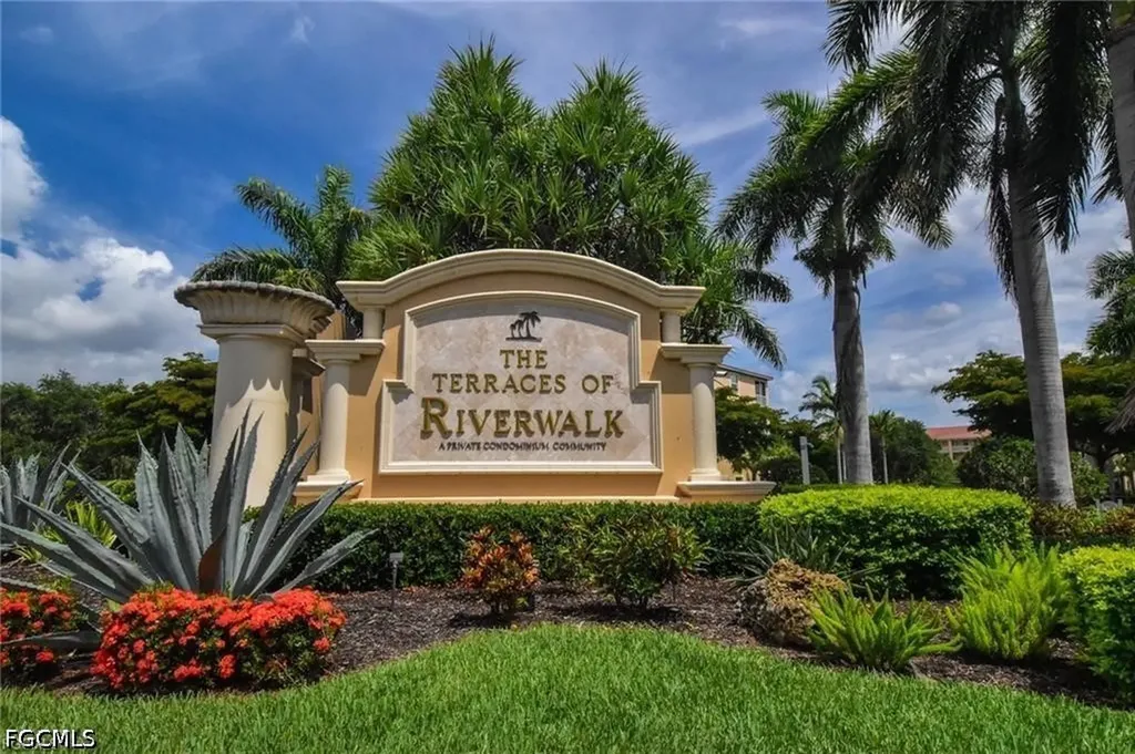 8261 Pathfinder Loop Fort Myers FL 33919