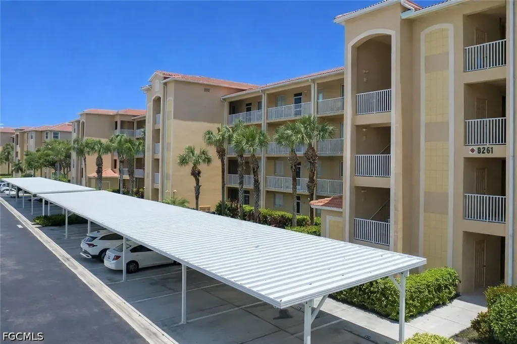 8261 Pathfinder Loop Fort Myers FL 33919