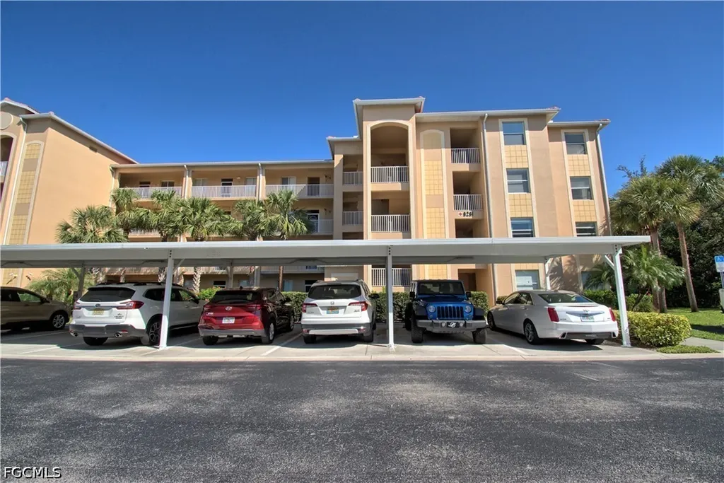 8261 Pathfinder Loop Fort Myers FL 33919