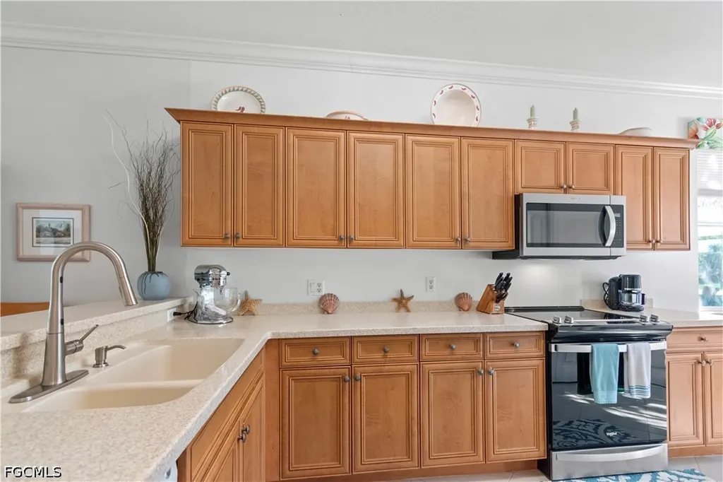 8261 Pathfinder Loop Fort Myers FL 33919