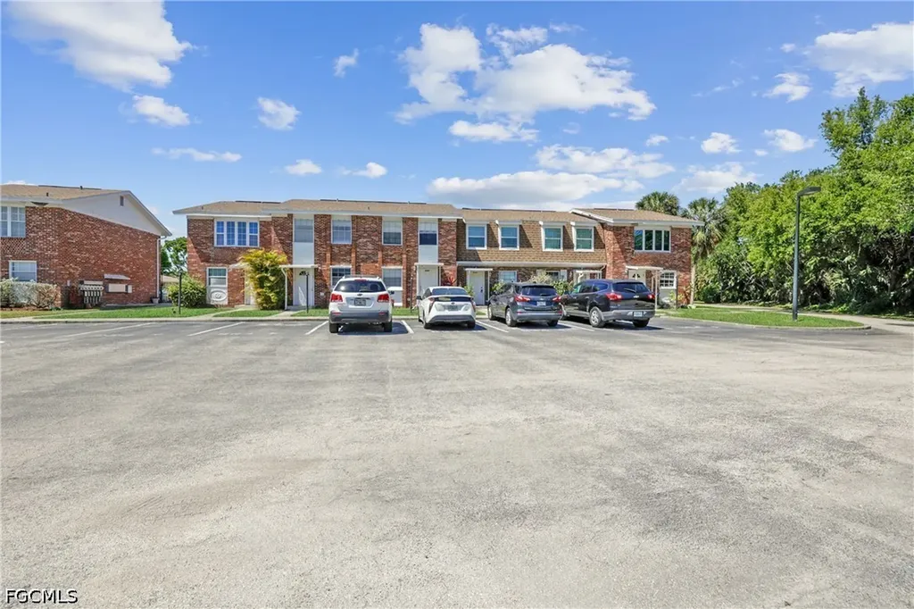 864 Courtington Lane Fort Myers FL 33919