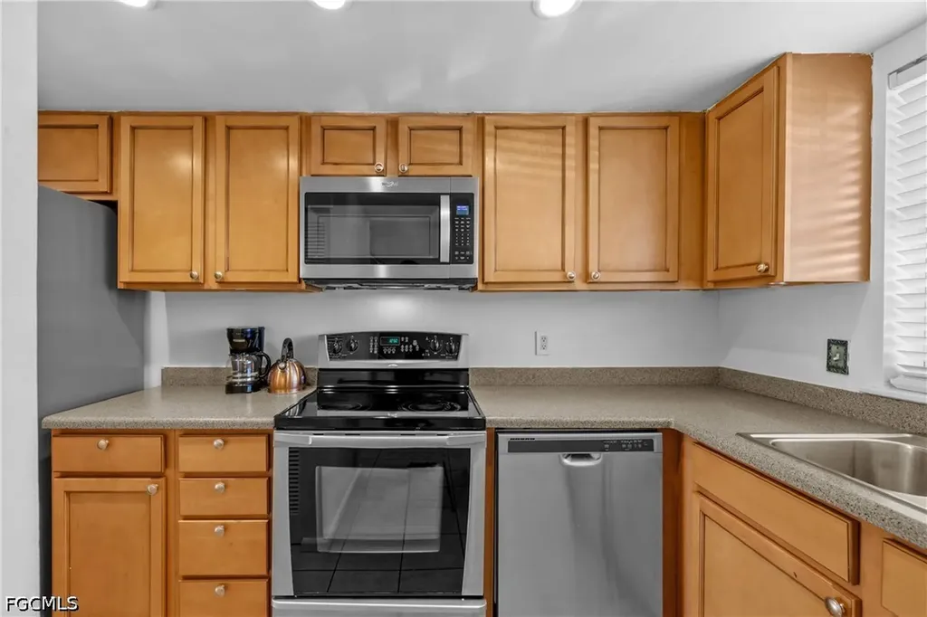 864 Courtington Lane Fort Myers FL 33919