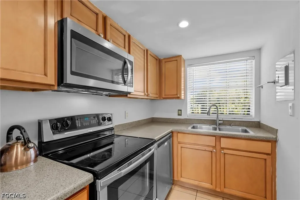 864 Courtington Lane Fort Myers FL 33919