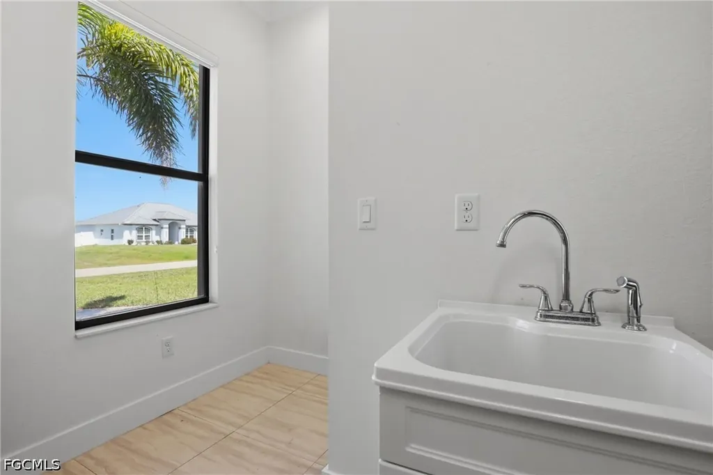 1425 NW 13th Avenue Cape Coral FL 33993
