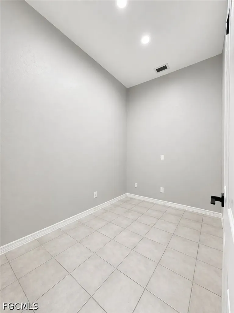 2706 SE Santa Barbara Place Cape Coral FL 33904