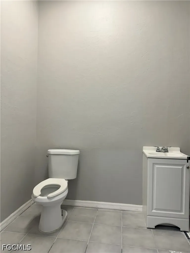 2706 SE Santa Barbara Place Cape Coral FL 33904