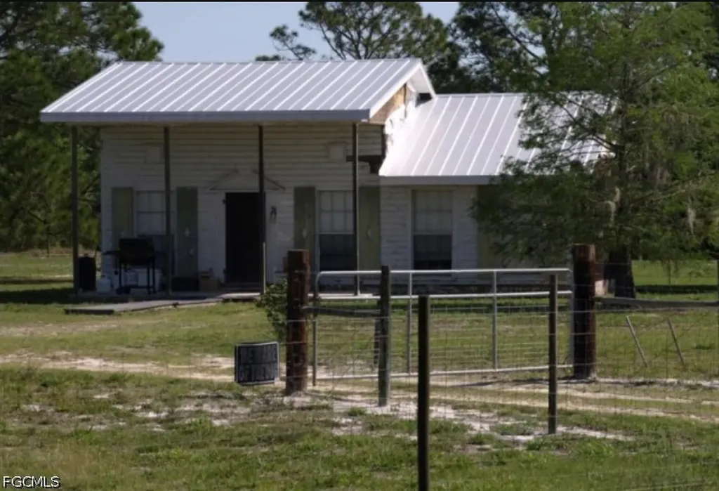 22841 N River Road Alva FL 33920