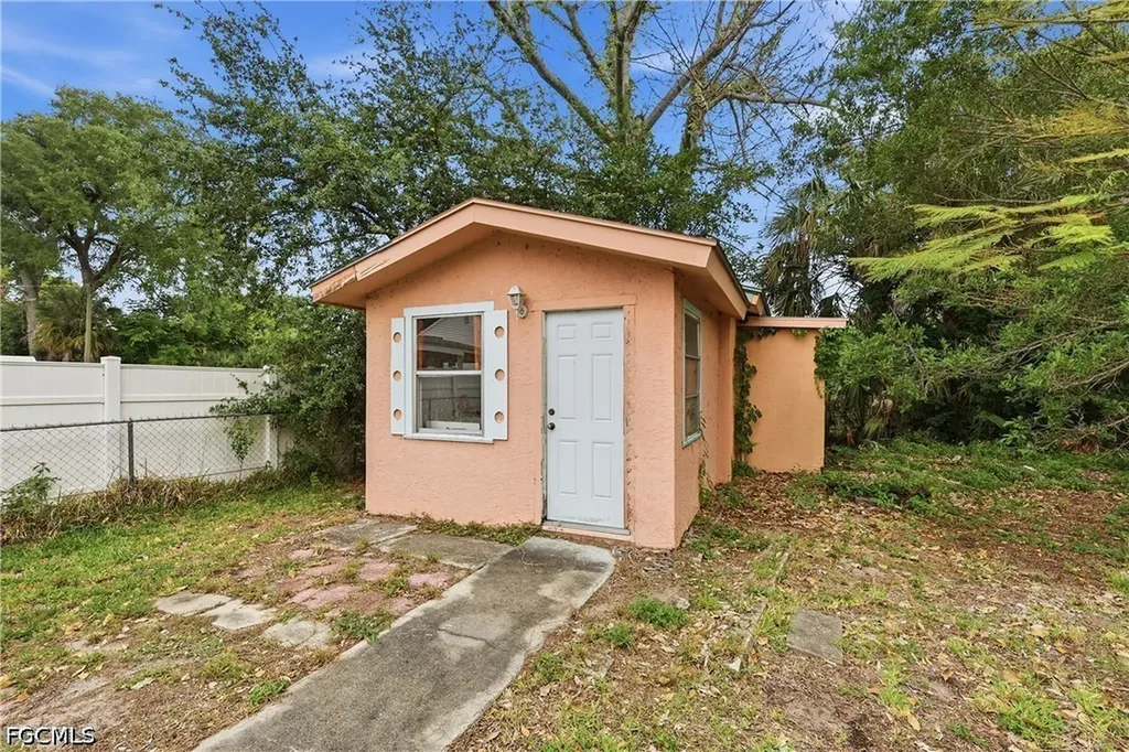 2355 Jeffcott Street Fort Myers FL 33901