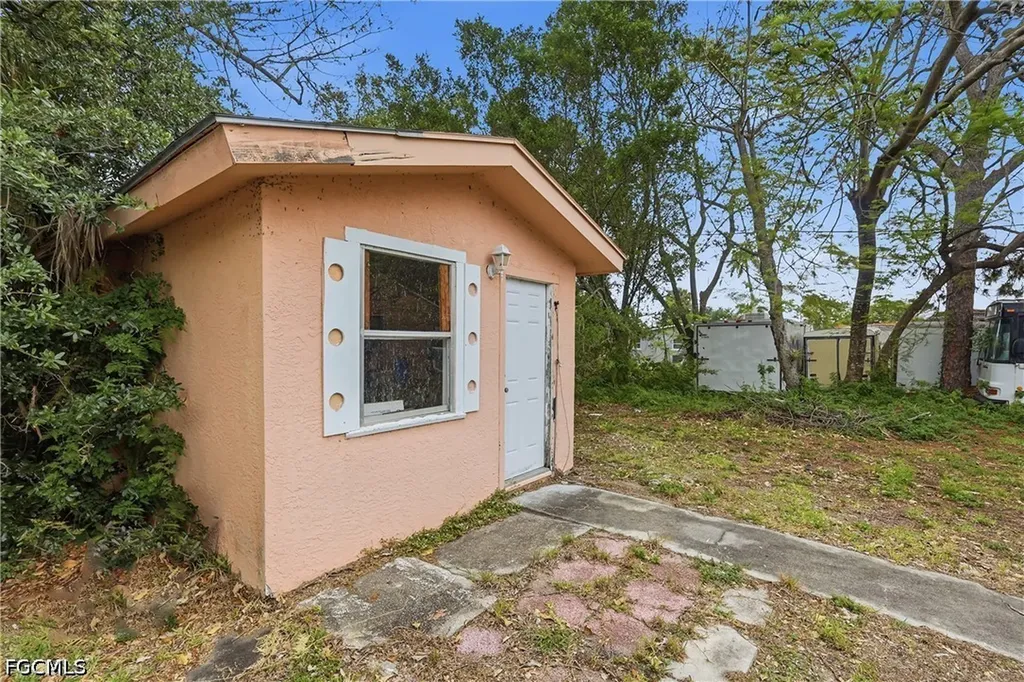 2355 Jeffcott Street Fort Myers FL 33901