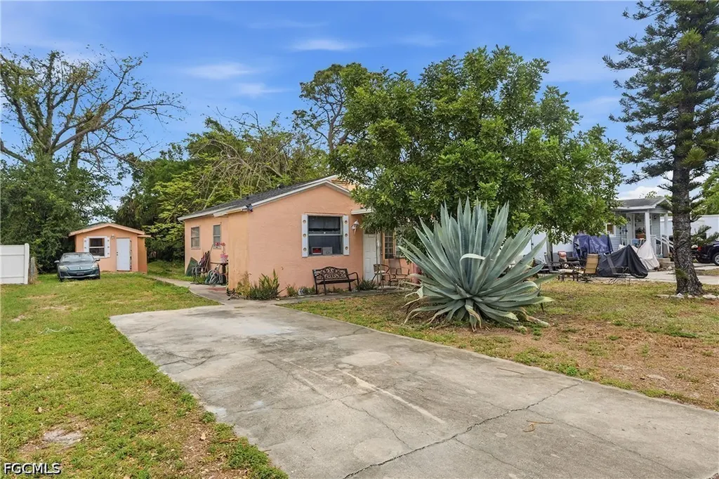 2355 Jeffcott Street Fort Myers FL 33901