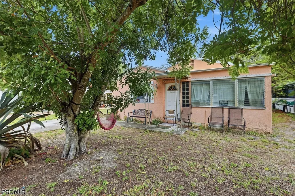 2355 Jeffcott Street Fort Myers FL 33901