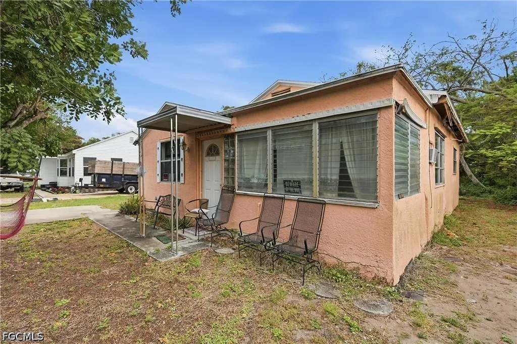 2355 Jeffcott Street Fort Myers FL 33901