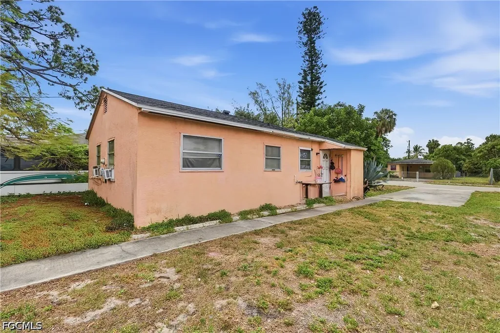 2355 Jeffcott Street Fort Myers FL 33901