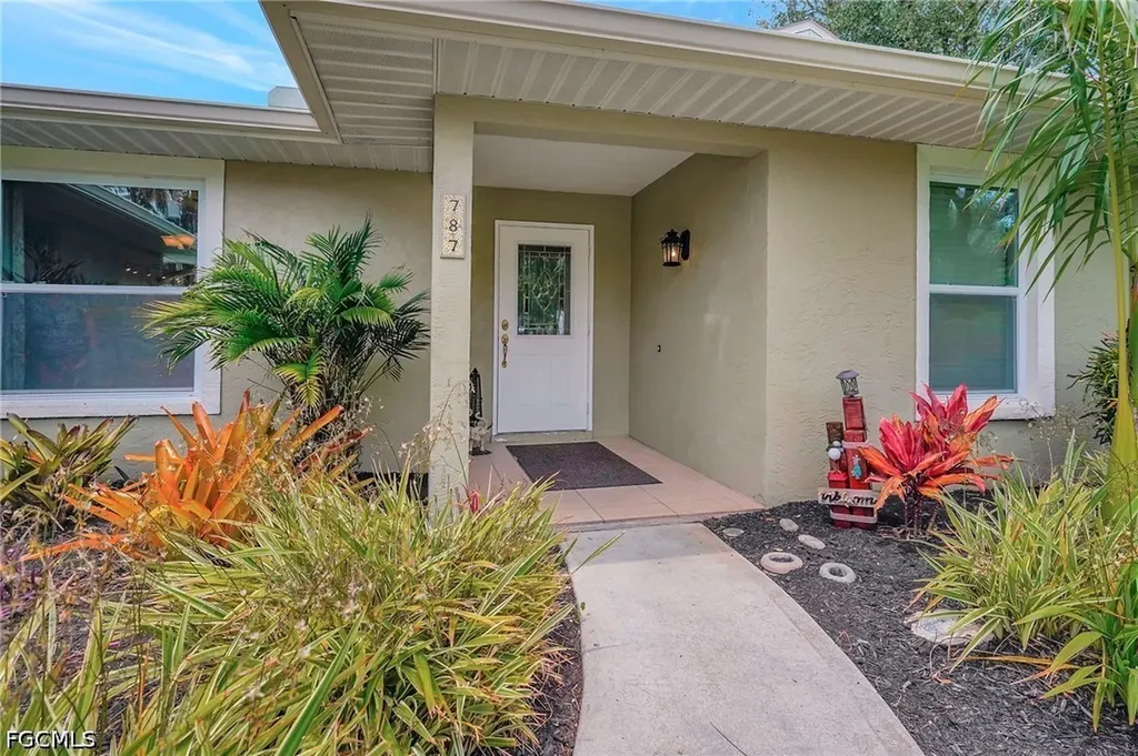 787 Overriver Drive North Fort Myers FL 33903