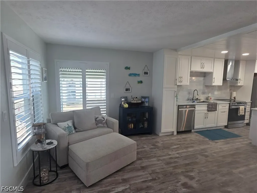 4006 SE 20th Place Cape Coral FL 33904