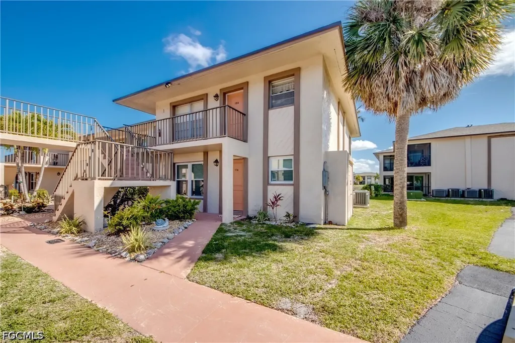 16881 Davis Road Fort Myers FL 33908