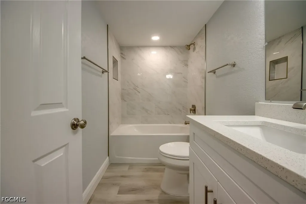16881 Davis Road Fort Myers FL 33908