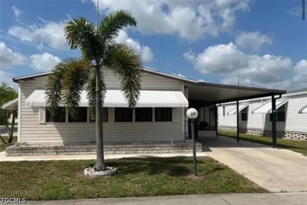 571 Sunrise Lane North Fort Myers FL 33903
