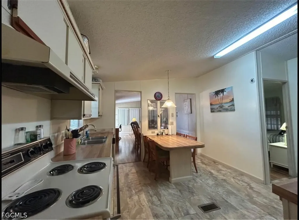 571 Sunrise Lane North Fort Myers FL 33903