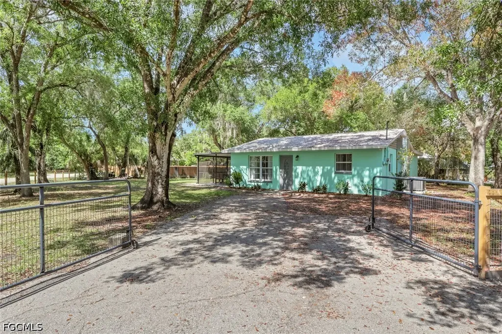 2431 Lippincott Road Alva FL 33920