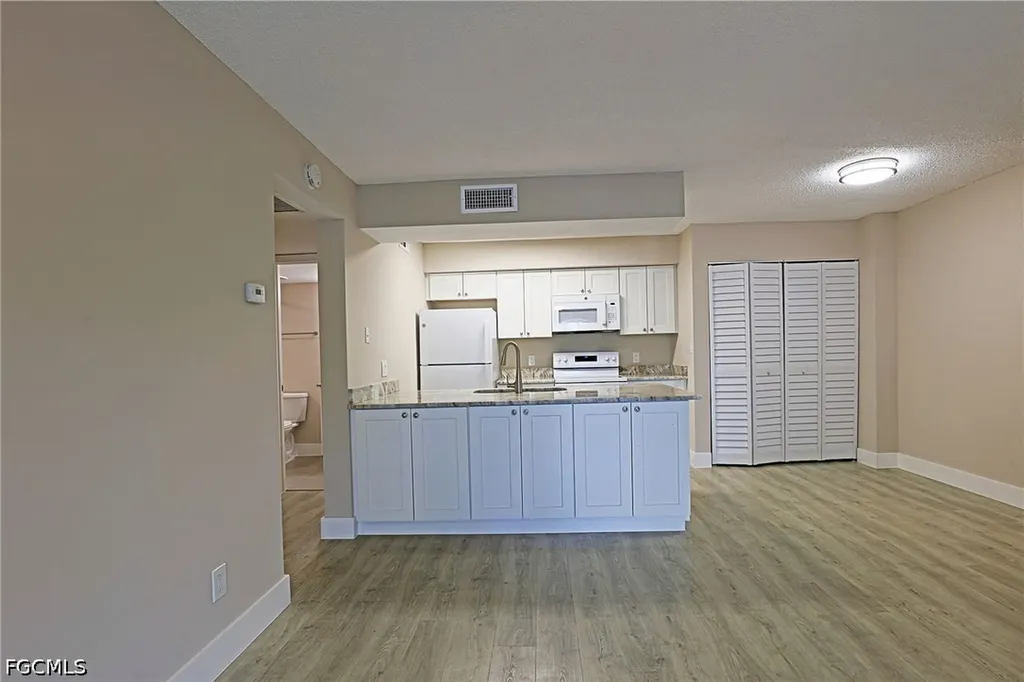 5307 Summerlin Road Fort Myers FL 33919