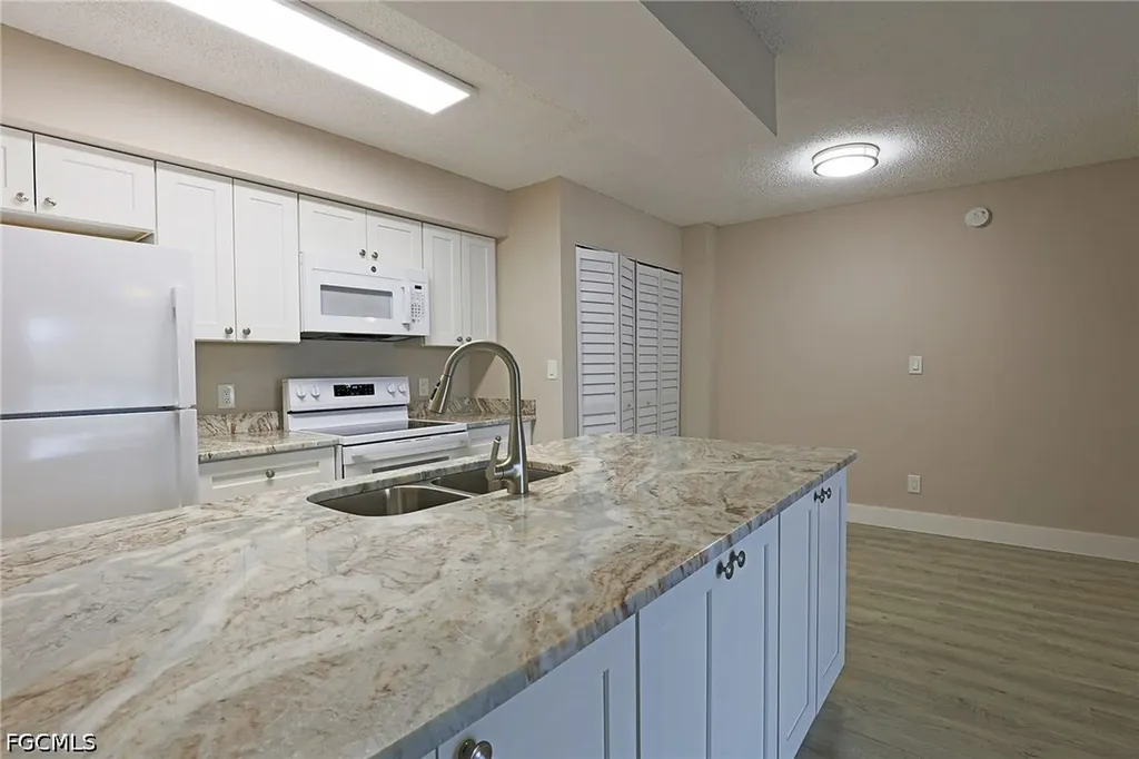 5307 Summerlin Road Fort Myers FL 33919
