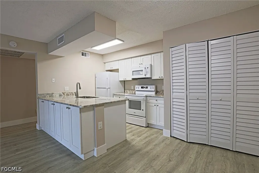 5307 Summerlin Road Fort Myers FL 33919