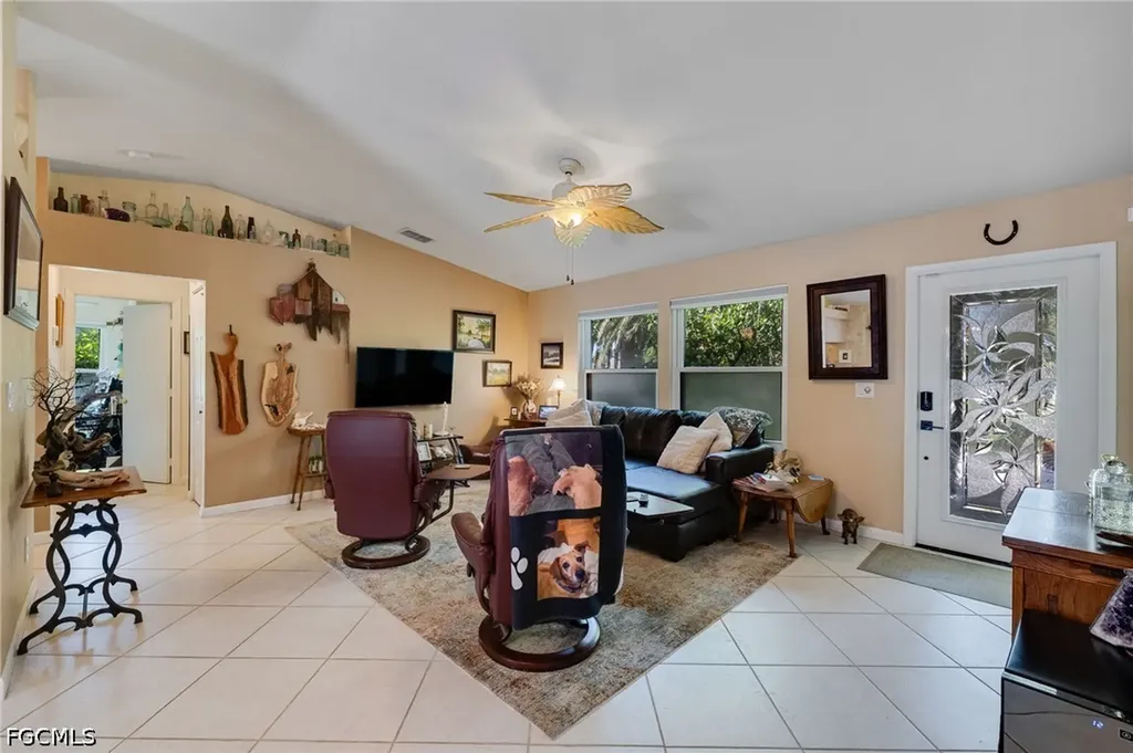 617 SW 9th Avenue Cape Coral FL 33991