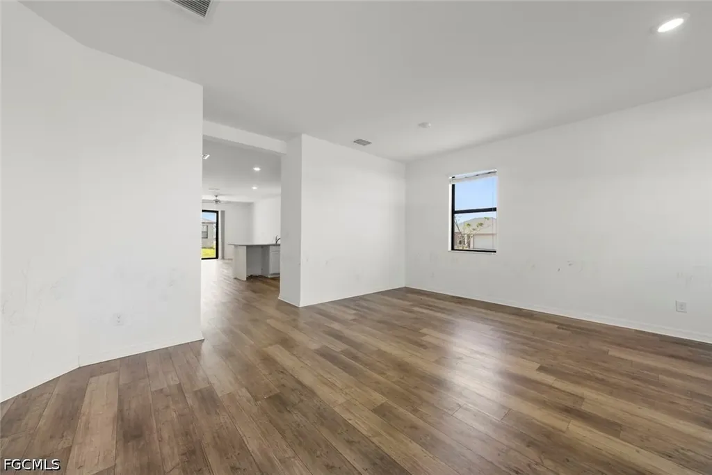 2021 NE 4th Avenue Cape Coral FL 33909