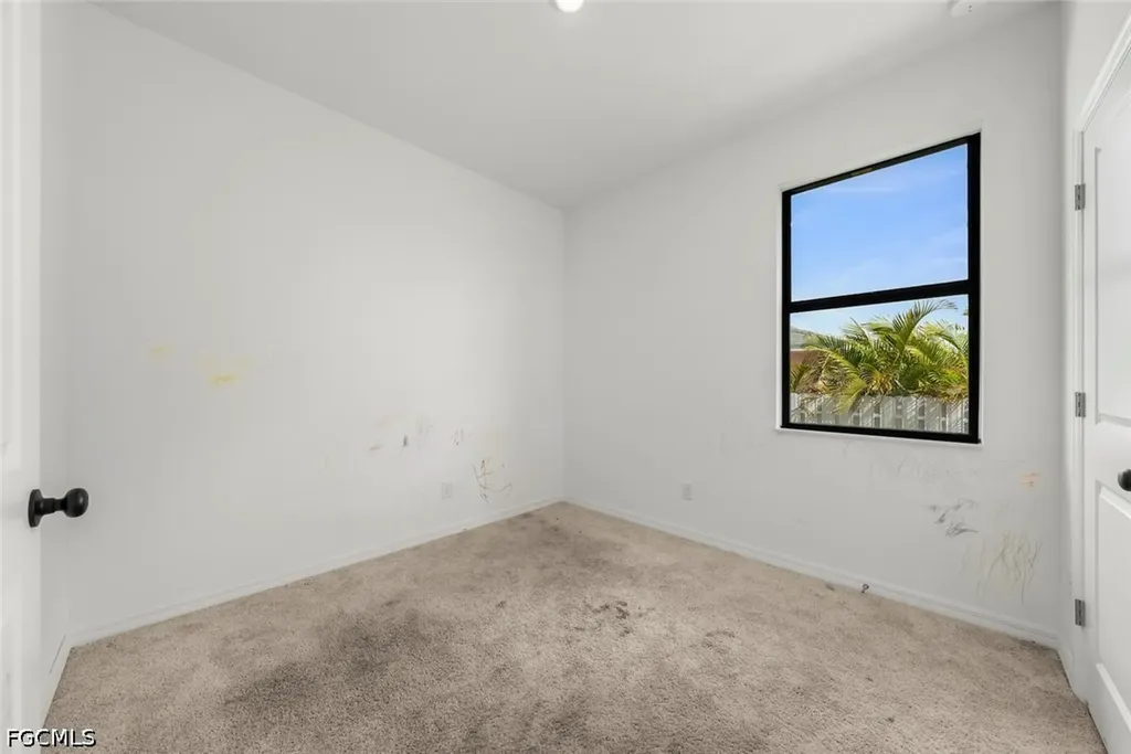 2021 NE 4th Avenue Cape Coral FL 33909