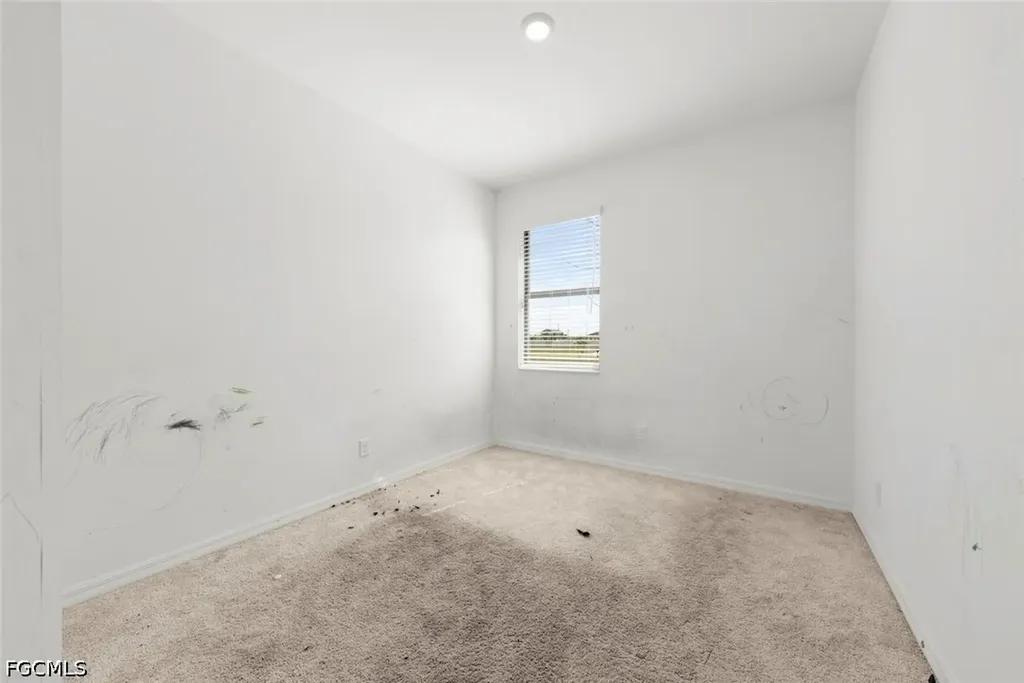 2021 NE 4th Avenue Cape Coral FL 33909