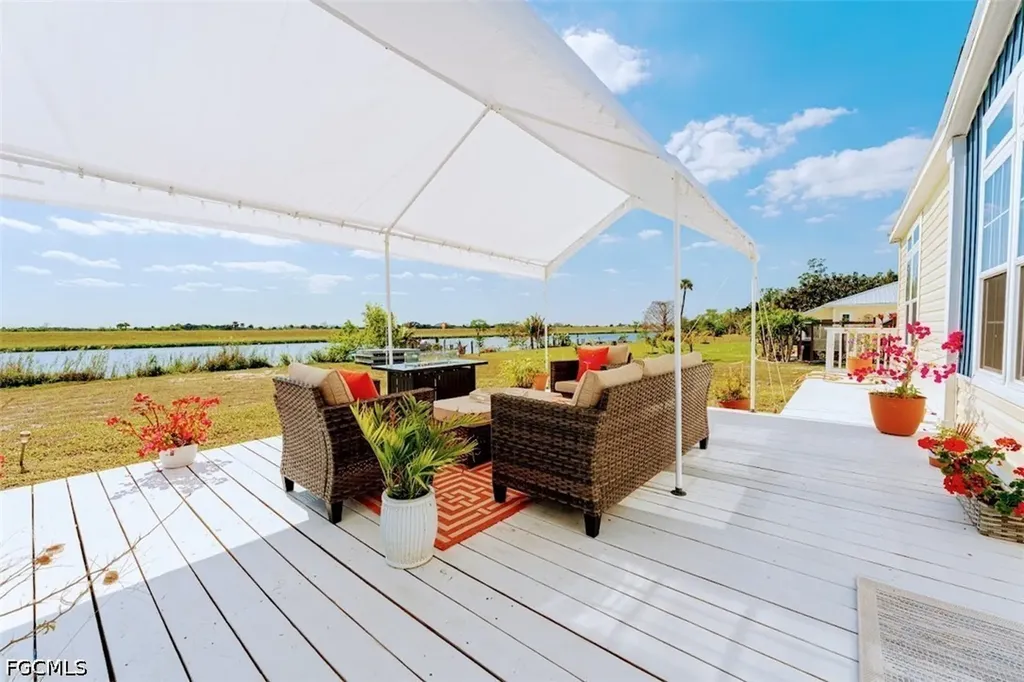 1084 E Anchor Lane Moore Haven FL 33471