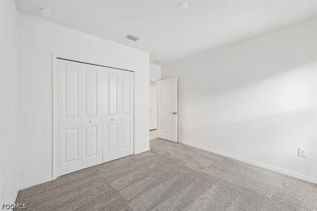 255 Lakeside Breeze Way Lehigh Acres FL 33936