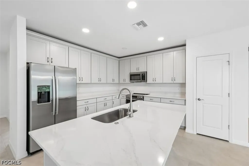 255 Lakeside Breeze Way Lehigh Acres FL 33936