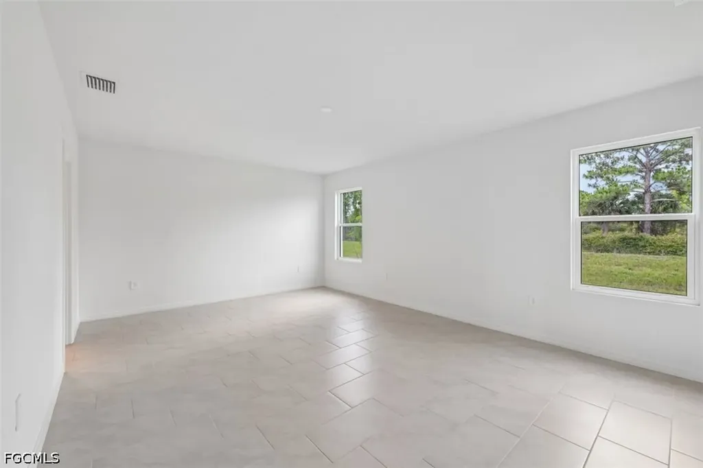 255 Lakeside Breeze Way Lehigh Acres FL 33936