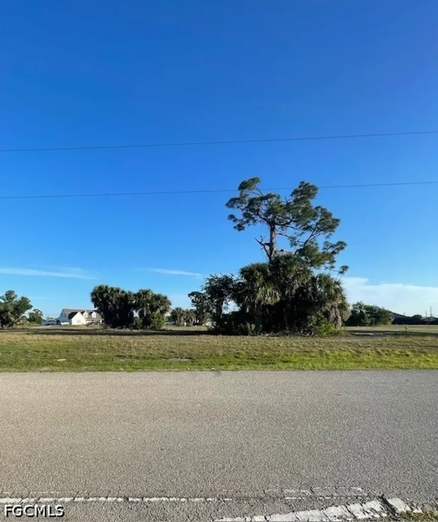 827 Ceitus Terrace Cape Coral FL 33991