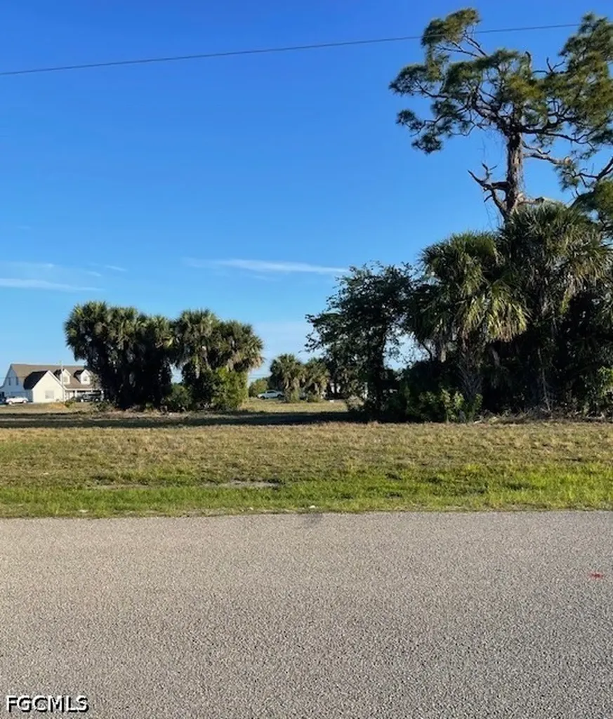 827 Ceitus Terrace Cape Coral FL 33991