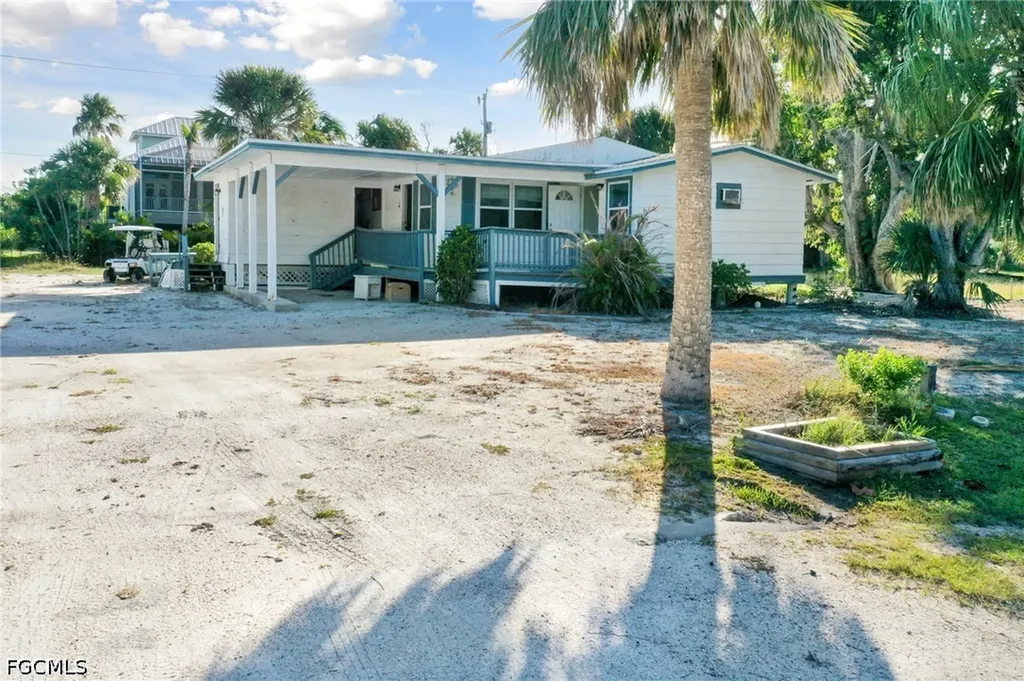4819 Tradewinds Drive Sanibel FL 33957