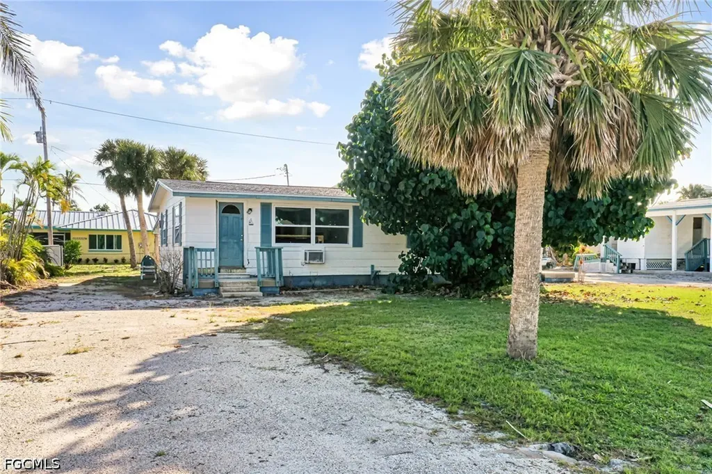 4819 Tradewinds Drive Sanibel FL 33957