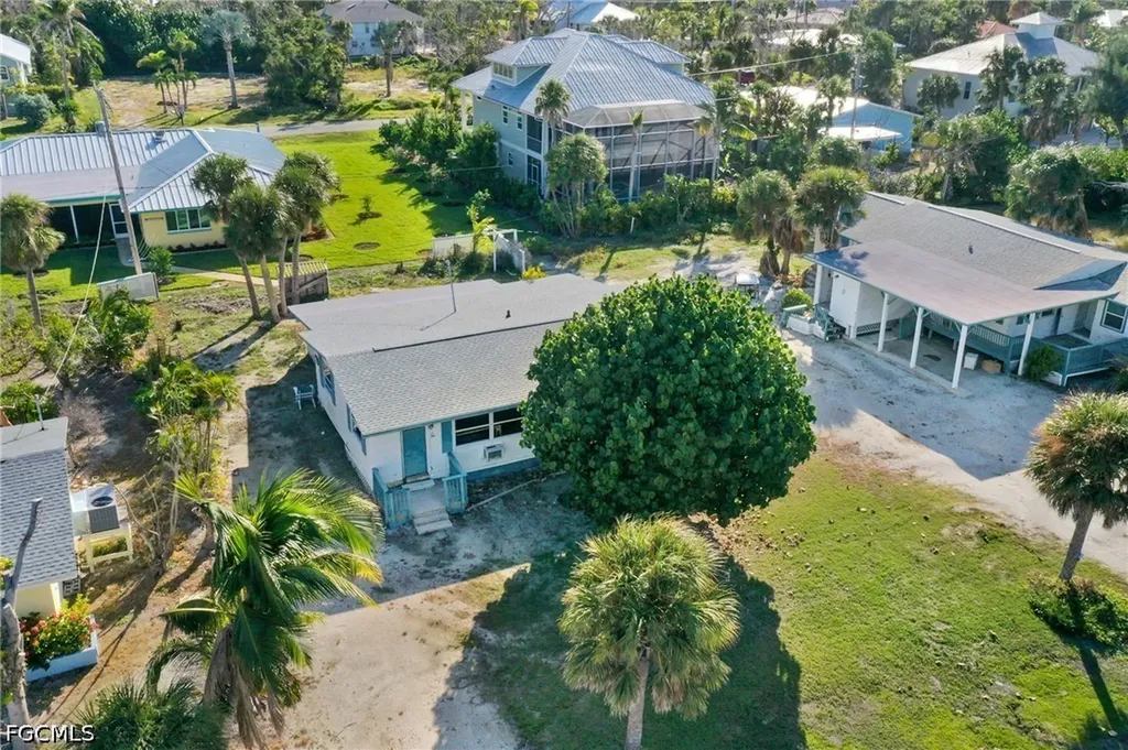 4819 Tradewinds Drive Sanibel FL 33957