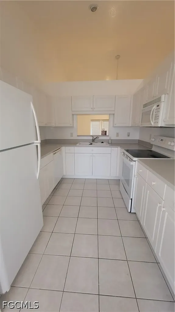 1010 SE 12th Terrace Cape Coral FL 33990