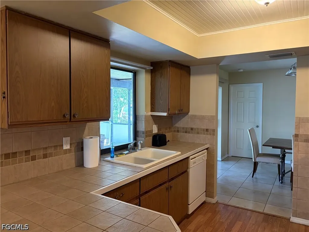 1106 SE 21st Lane Cape Coral FL 33990