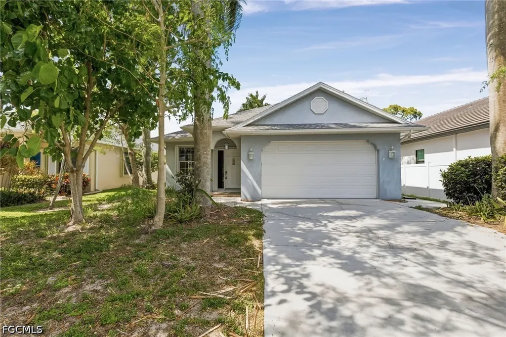 657 109th Avenue N Naples FL 34108