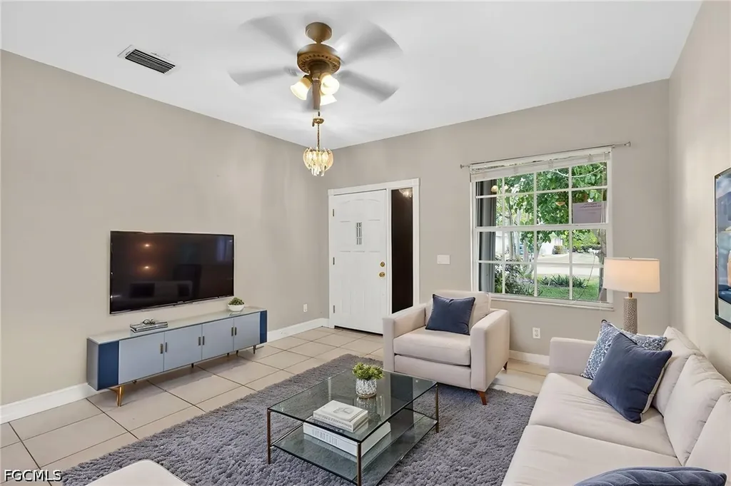 657 109th Avenue N Naples FL 34108