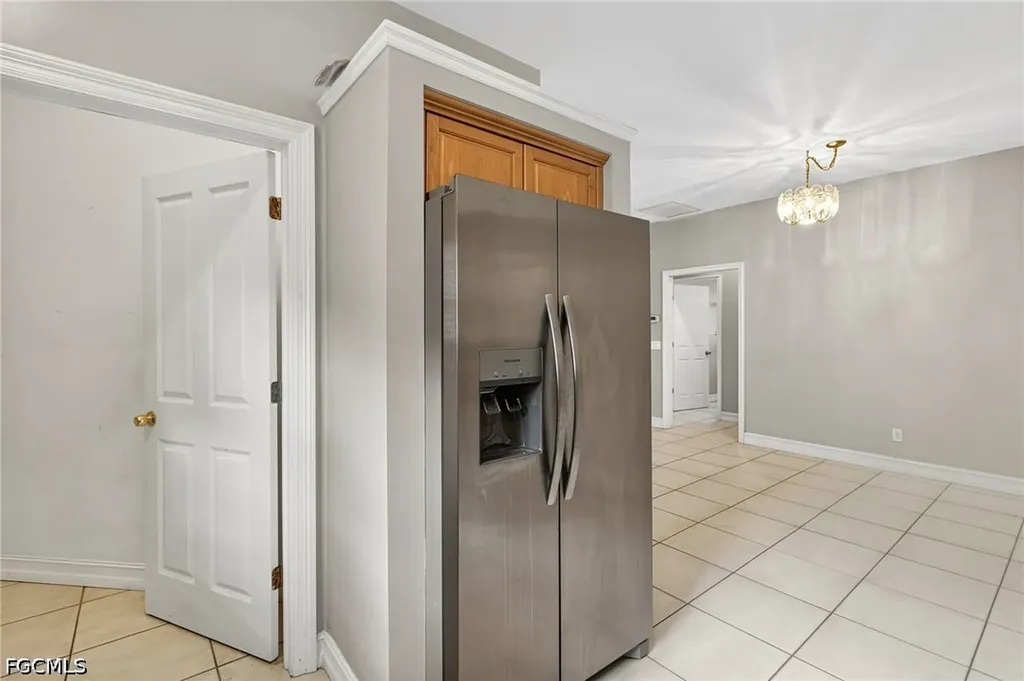 657 109th Avenue N Naples FL 34108